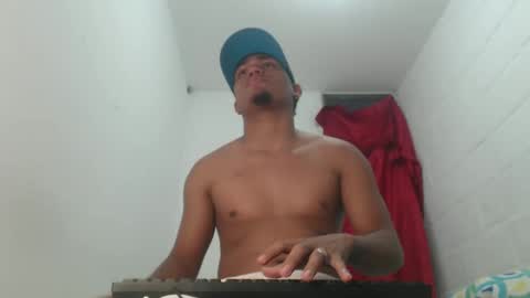 Snapshot of demol_latin chatting on 02/18/25, 11:19 MASTER DAV online show from 02/18/25, 11:19