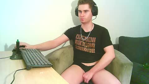 Snapshot of demoverzze chatting on 12/29/24, 03:03 Dominik online show from 12/29/24, 03:03