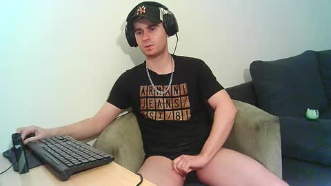 Snapshot of demoverzze chatting on 01/17/25, 05:32 Dominik online show from 01/17/25, 05:32