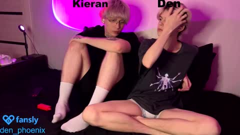 Snapshot of den_phoenix_ chatting on 10/27/25, 08:35 Den Shorty online show from 10/27/25, 08:35