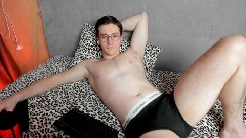 Snapshot of deni_boy99 chatting on 12/27/24, 04:10 Deni online show from 12/27/24, 04:10