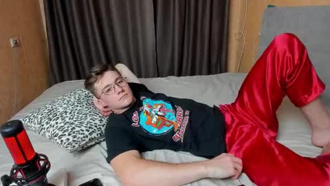 Snapshot of deni_boy99 chatting on 09/16/25, 04:30 Deni online show from 09/16/25, 04:30