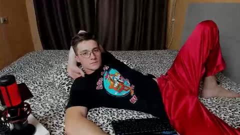 Snapshot of deni_boy99 chatting on 09/25/25, 07:39 Deni online show from 09/25/25, 07:39