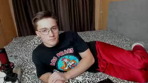 Snapshot of deni_boy99 chatting on 10/25/25, 06:46 Deni online show from 10/25/25, 06:46