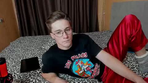 Snapshot of deni_boy99 chatting on 10/26/25, 05:19 Deni online show from 10/26/25, 05:19