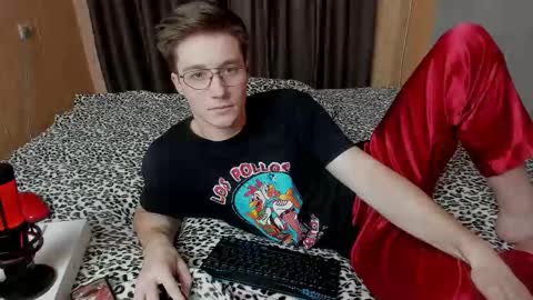 Snapshot of deni_boy99 chatting on 11/21/25, 07:23 Deni online show from 11/21/25, 07:23