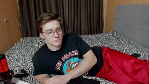 Snapshot of deni_boy99 chatting on 12/21/25, 06:15 Deni online show from 12/21/25, 06:15