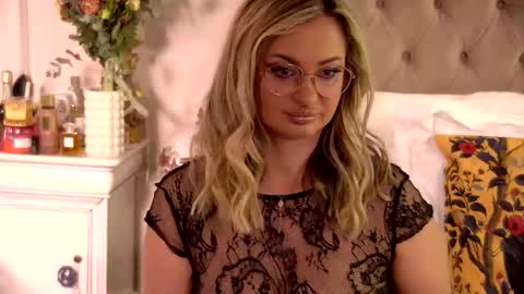 Ela online show from 09/24/25, 09:29