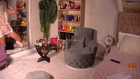 Ela online show from 12/01/25, 10:26