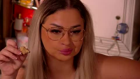 Ela online show from 04/12/26, 11:21