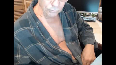 Snapshot of denn_jett chatting on 12/23/25, 10:35 Den Jet online show from 12/23/25, 10:35