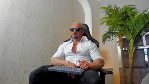 dennis_cox_ online show from 01/08/25, 12:26