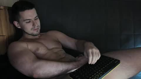 Snapshot of dennis_night chatting on 10/10/25, 12:31 Den online show from 10/10/25, 12:31