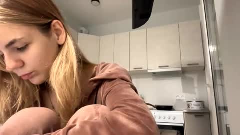 Denni online show from 10/19/25, 03:23