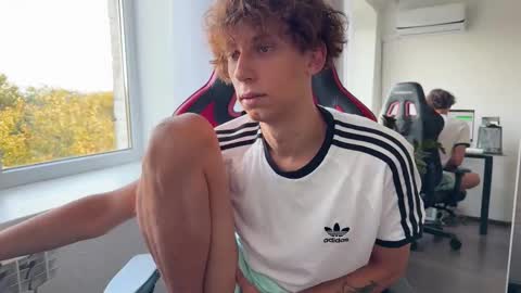 Snapshot of denobluora chatting on 09/19/25, 08:49 Jasper   online show from 09/19/25, 08:49