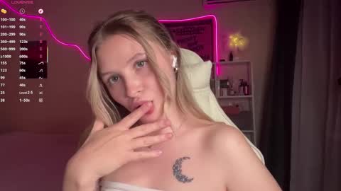 Vi  Victoria online show from 04/18/26, 07:07