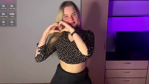 Luna online show from 04/15/26, 04:47