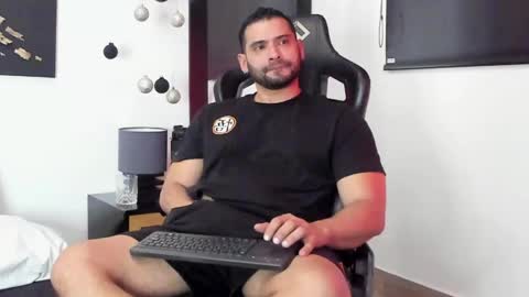 Snapshot of dereck_vega chatting on 12/11/24, 10:16 Dereck Vega online show from 12/11/24, 10:16