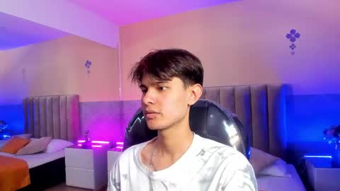 derek_sinn online show from 04/16/26, 07:58