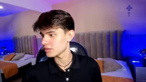 derek_sinn online show from 04/18/26, 08:09