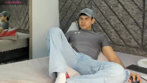 Snapshot of derek_voss chatting on 05/20/26, 12:33 derek_voss online show from 05/20/26, 12:33