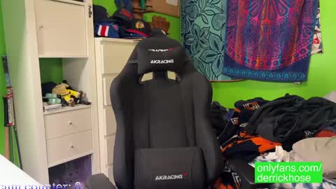 Derrick Hose online show from 03/02/25, 03:13