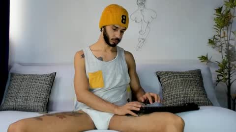 Snapshot of derrymaster chatting on 05/25/26, 03:51 JhimyMaster online show from 05/25/26, 03:51