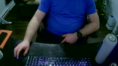 Snapshot of desdisdes chatting on 03/05/26, 12:17 desdisdes online show from 03/05/26, 12:17