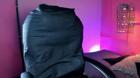 Snapshot of desi_latin chatting on 04/29/26, 08:37 NTMY guys im a kinda desi from Medellin online show from 04/29/26, 08:37