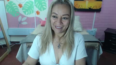 Snapshot of desire_latin chatting on 01/14/25, 03:47 VALERIA online show from 01/14/25, 03:47