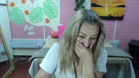 Snapshot of desire_latin chatting on 02/06/25, 09:06 VALERIA online show from 02/06/25, 09:06
