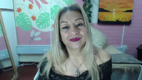 Snapshot of desire_latin chatting on 02/17/25, 04:37 VALERIA online show from 02/17/25, 04:37