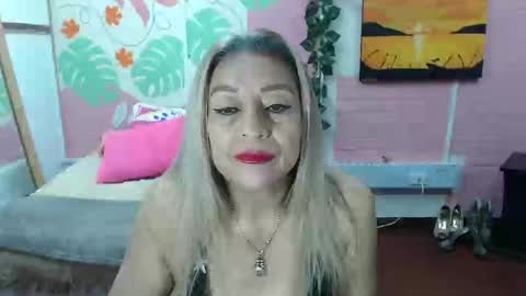 Snapshot of desire_latin chatting on 02/27/25, 08:42 VALERIA online show from 02/27/25, 08:42