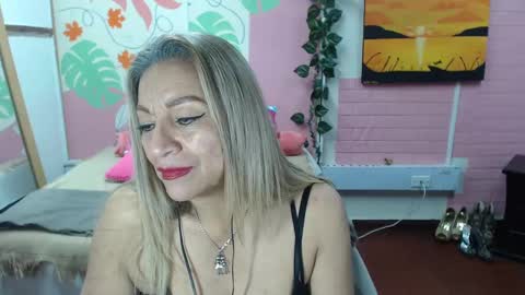 Snapshot of desire_latin chatting on 03/06/25, 08:59 VALERIA online show from 03/06/25, 08:59