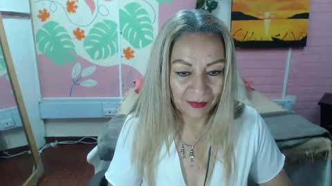 Snapshot of desire_latin chatting on 03/11/25, 09:15 VALERIA online show from 03/11/25, 09:15