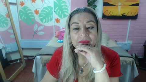 Snapshot of desire_latin chatting on 09/10/25, 04:18 VALERIA online show from 09/10/25, 04:18