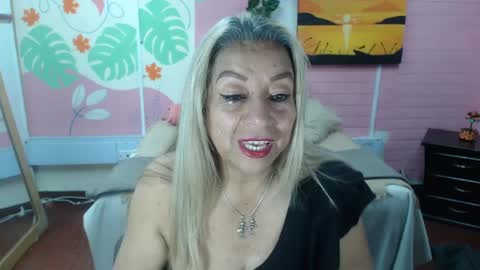 Snapshot of desire_latin chatting on 09/15/25, 04:18 VALERIA online show from 09/15/25, 04:18