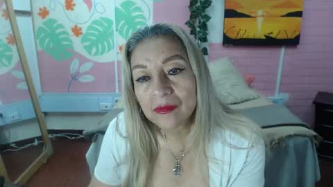 Snapshot of desire_latin chatting on 09/16/25, 03:35 VALERIA online show from 09/16/25, 03:35