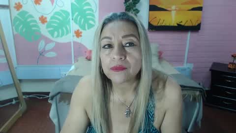 Snapshot of desire_latin chatting on 10/03/25, 05:54 VALERIA online show from 10/03/25, 05:54