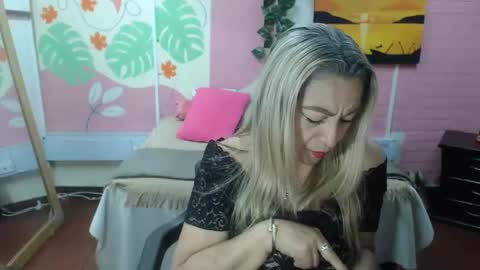 Snapshot of desire_latin chatting on 10/04/25, 03:43 VALERIA online show from 10/04/25, 03:43