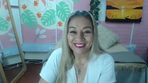 Snapshot of desire_latin chatting on 10/15/25, 03:45 VALERIA online show from 10/15/25, 03:45