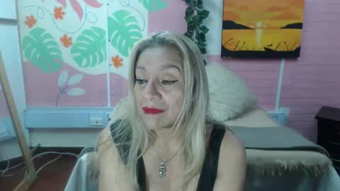 Snapshot of desire_latin chatting on 05/20/26, 04:02 VALERIA online show from 05/20/26, 04:02