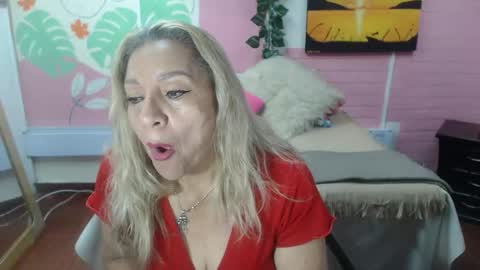 Snapshot of desire_latin chatting on 05/22/26, 04:12 VALERIA online show from 05/22/26, 04:12