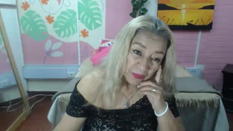 Snapshot of desire_latin chatting on 05/25/26, 03:29 VALERIA online show from 05/25/26, 03:29