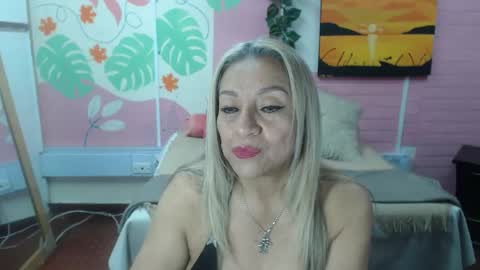 Snapshot of desire_latin chatting on 05/28/26, 04:37 VALERIA online show from 05/28/26, 04:37