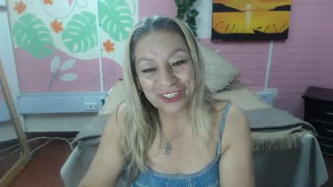 Snapshot of desire_latin chatting on 06/24/26, 04:28 VALERIA online show from 06/24/26, 04:28