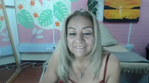 Snapshot of desire_latin chatting on 07/13/26, 04:43 VALERIA online show from 07/13/26, 04:43
