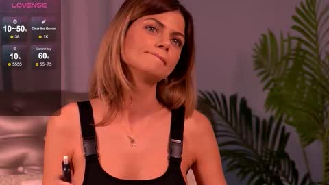 Mia online show from 11/20/25, 06:02