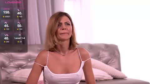 Snapshot of desiredmia_ chatting on 07/21/26, 06:05 Mia online show from 07/21/26, 06:05