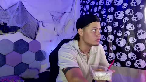 TORI AND MR. BEAR online show from 10/19/25, 06:19